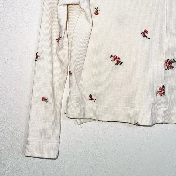 Altar’d State Embroidered Tee White Dainty Rose Waffle Knit Girly Xsmall Women’s - Picture 4 of 11